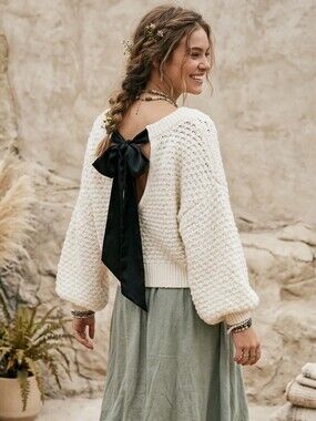 Willow & wind Chunky Knit Oversized Sweater with Satin Back Bow Cream white medi